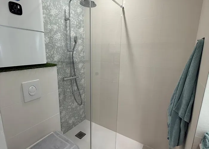 Proche Des Cures * למאלו-לה-בן