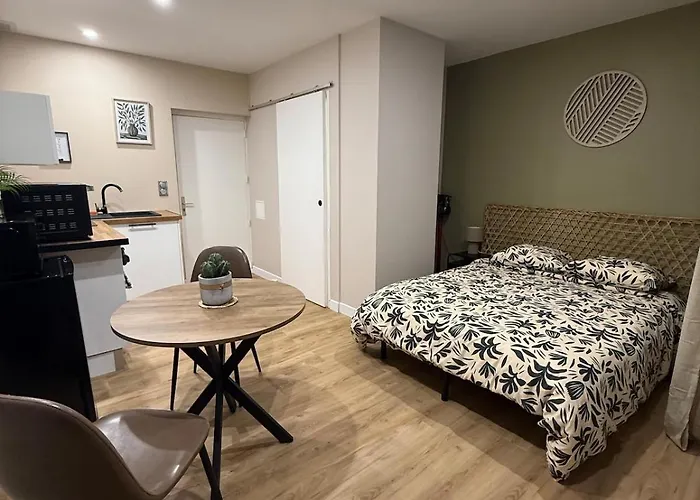 Proche Des Cures * למאלו-לה-בן